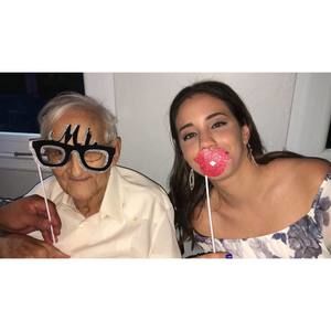 Meet your Posher, Roxiris